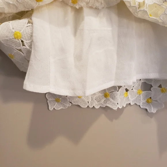 Anthropologie eri & ali flower daisy lace sleeveless top Size Medium - Picture 5 of 9